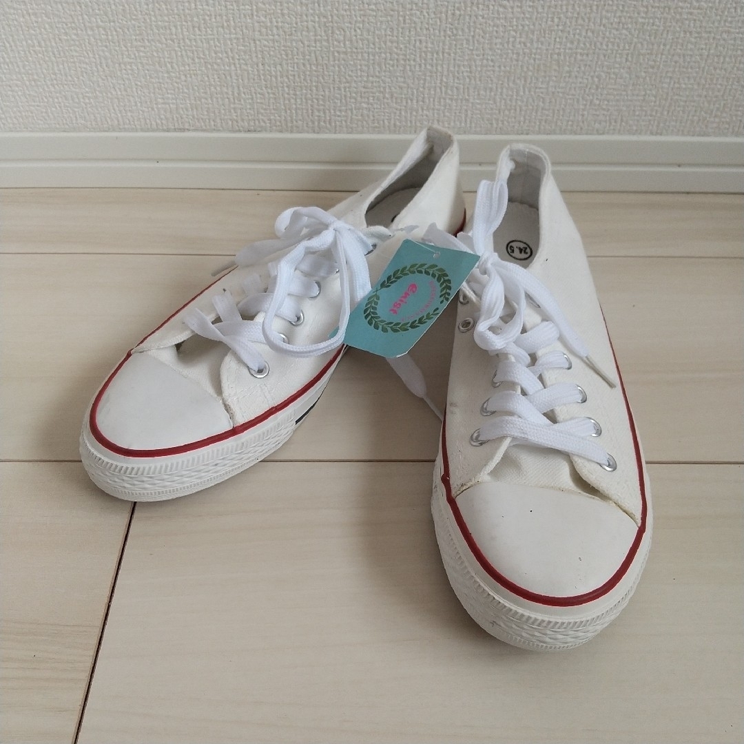 （479）Enist ホワイト スニーカー（24.5cm） レディースの靴/シューズ(スニーカー)の商品写真