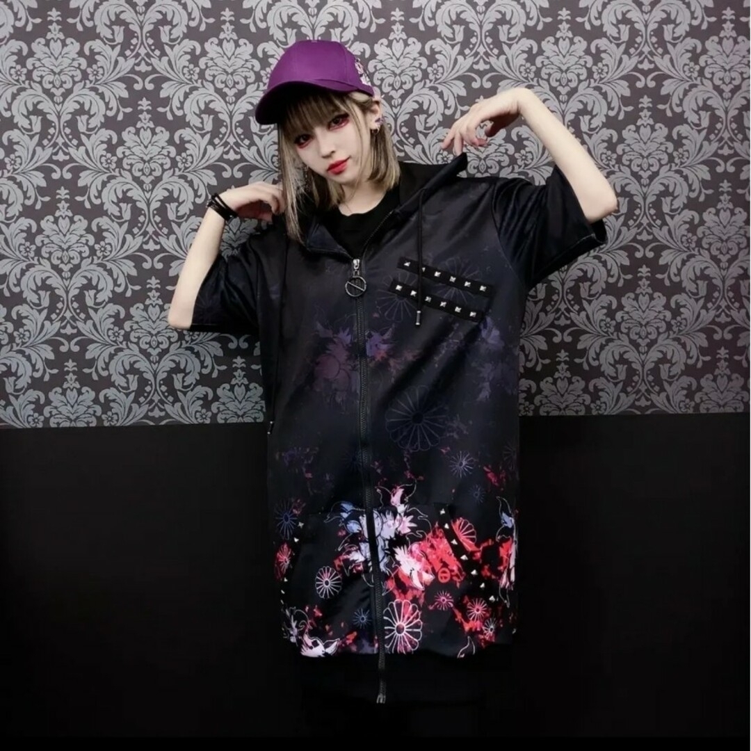 NieR Clothing - NieR STUDS付き HALF SLEEVE ZIP PARKA【和柄九尾】の NieR Clothing - NieR STUDS付き HALF SLEEVE ZIP PARKA【和柄九尾】の