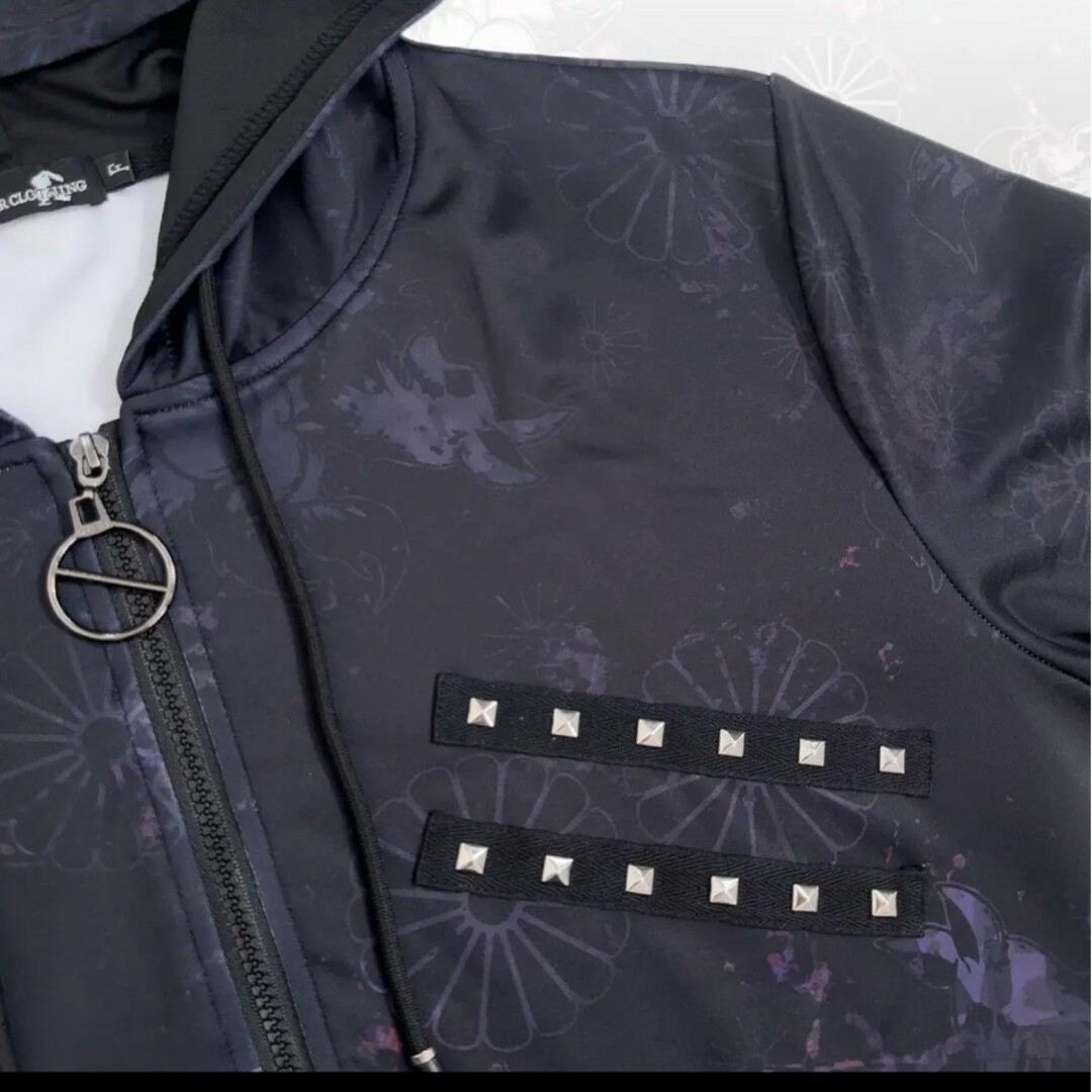 NieR Clothing - NieR STUDS付き HALF SLEEVE ZIP PARKA【和柄九尾】の NieR Clothing - NieR STUDS付き HALF SLEEVE ZIP PARKA【和柄九尾】の