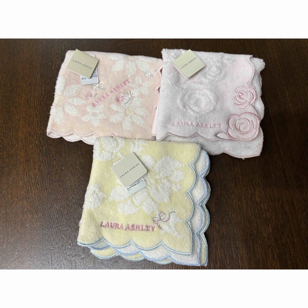 LAURA ASHLEY(ローラアシュレイ)のLAURA ASHLEY ハンカチ レディースのファッション小物(ハンカチ)の商品写真