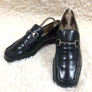 グッチ(Gucci)のGUCCI グッチ ビットローファー ブラック 黒 本革 金具 銀 イタリア  (ローファー/革靴)