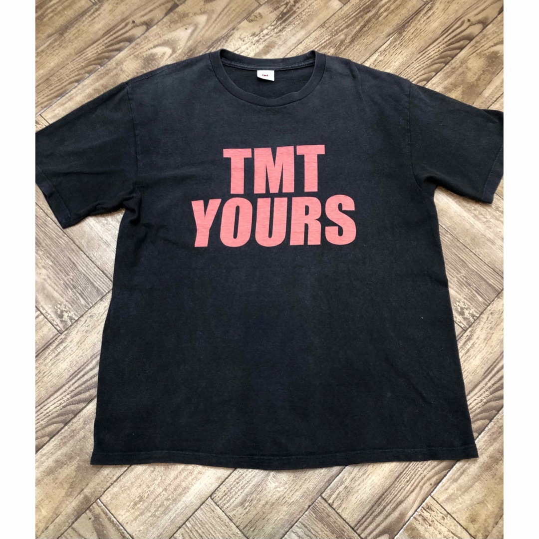 TMT(ティーエムティー)のTMT YOURS ティーエムティーTEE  XL size  BLACK メンズのトップス(Tシャツ/カットソー(半袖/袖なし))の商品写真