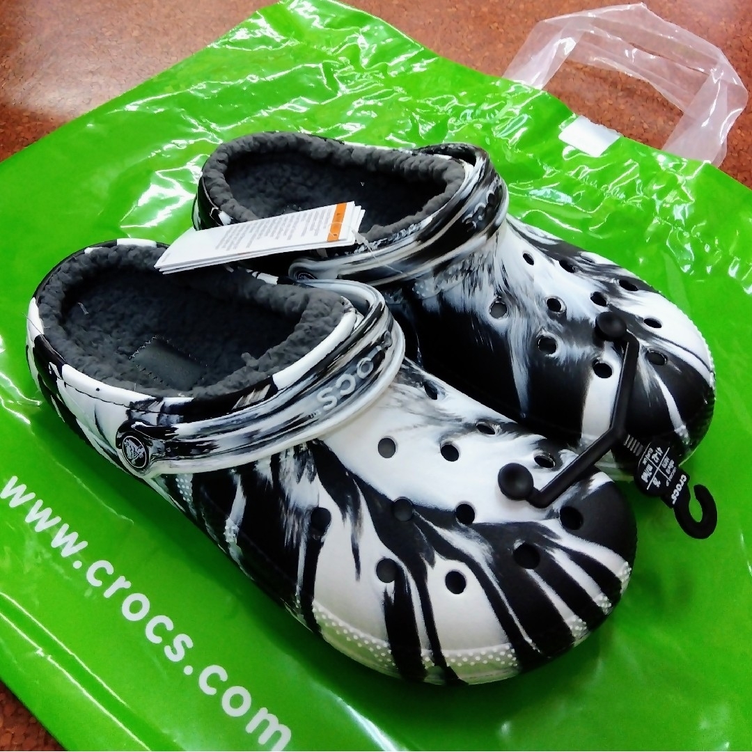 crocs(クロックス)の[新品] クロックス クラシックス ラインド マーブル クロッグ ボア付き 26 メンズの靴/シューズ(サンダル)の商品写真