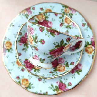 ロイヤルアルバート(ROYAL ALBERT)の590♥廃版美品♥英国王室　ロイヤルアルバート  ブルーダマスク   トリオ(食器)