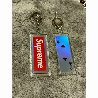 シュプリーム(Supreme)の2♣️ SUPREME  ホログラフィック トランプ　キーホルダー(キーホルダー)