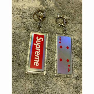 シュプリーム(Supreme)の4♦️ SUPREME  ホログラフィック トランプ　キーホルダー(キーホルダー)