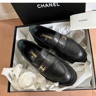 シャネル(CHANEL)のCHANELシャネル ローファー 37Cマトラッセ ココマークレザー試着のみ黒革(ローファー/革靴)