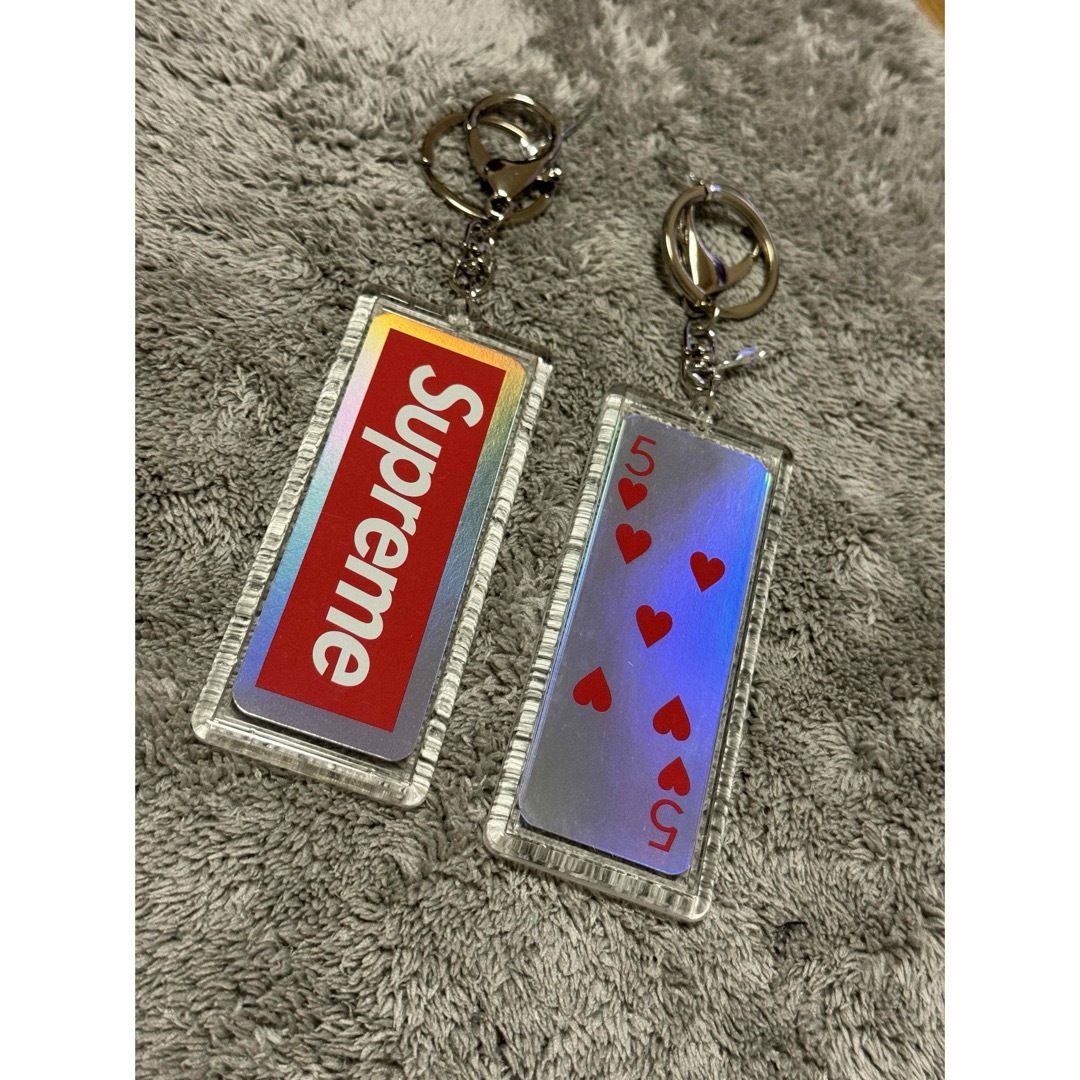 Supreme(シュプリーム)の5❤️ SUPREME  ホログラフィック トランプ　キーホルダー メンズのファッション小物(キーホルダー)の商品写真