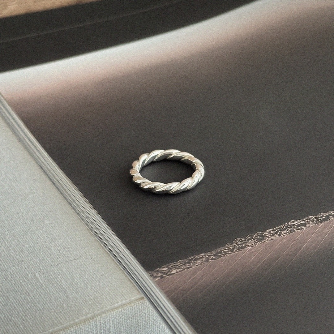 spinelli kilcollin(スピネッリキルコリーン)の《NEW》silver925 Twist Ring / 16号  レディースのアクセサリー(リング(指輪))の商品写真