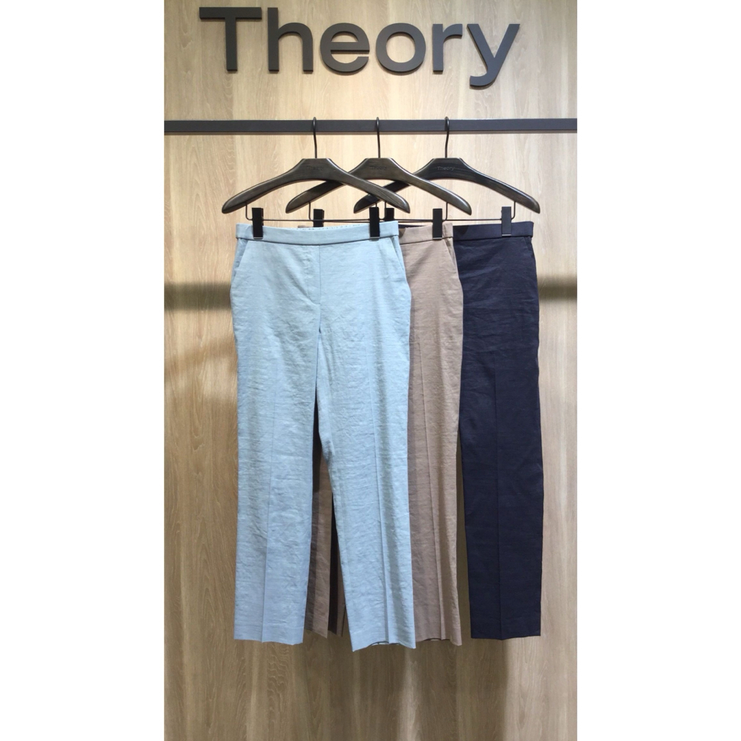 theory(セオリー)のtheory 21SS Crunch セットアップ　ブラウス　テーパードパンツ レディースのレディース その他(セット/コーデ)の商品写真