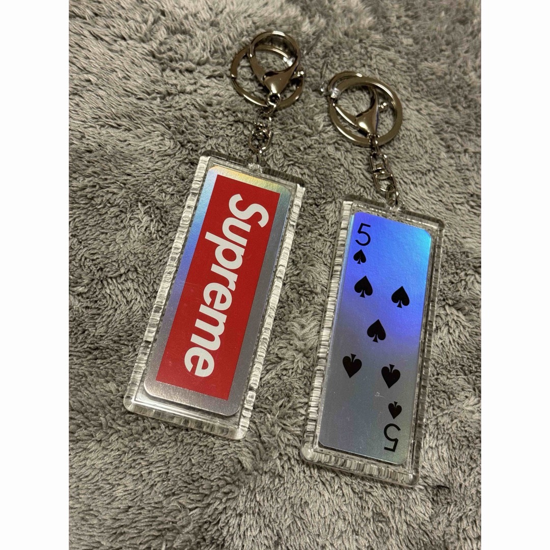 Supreme(シュプリーム)の5♠️ SUPREME  ホログラフィック トランプ　キーホルダー メンズのファッション小物(キーホルダー)の商品写真