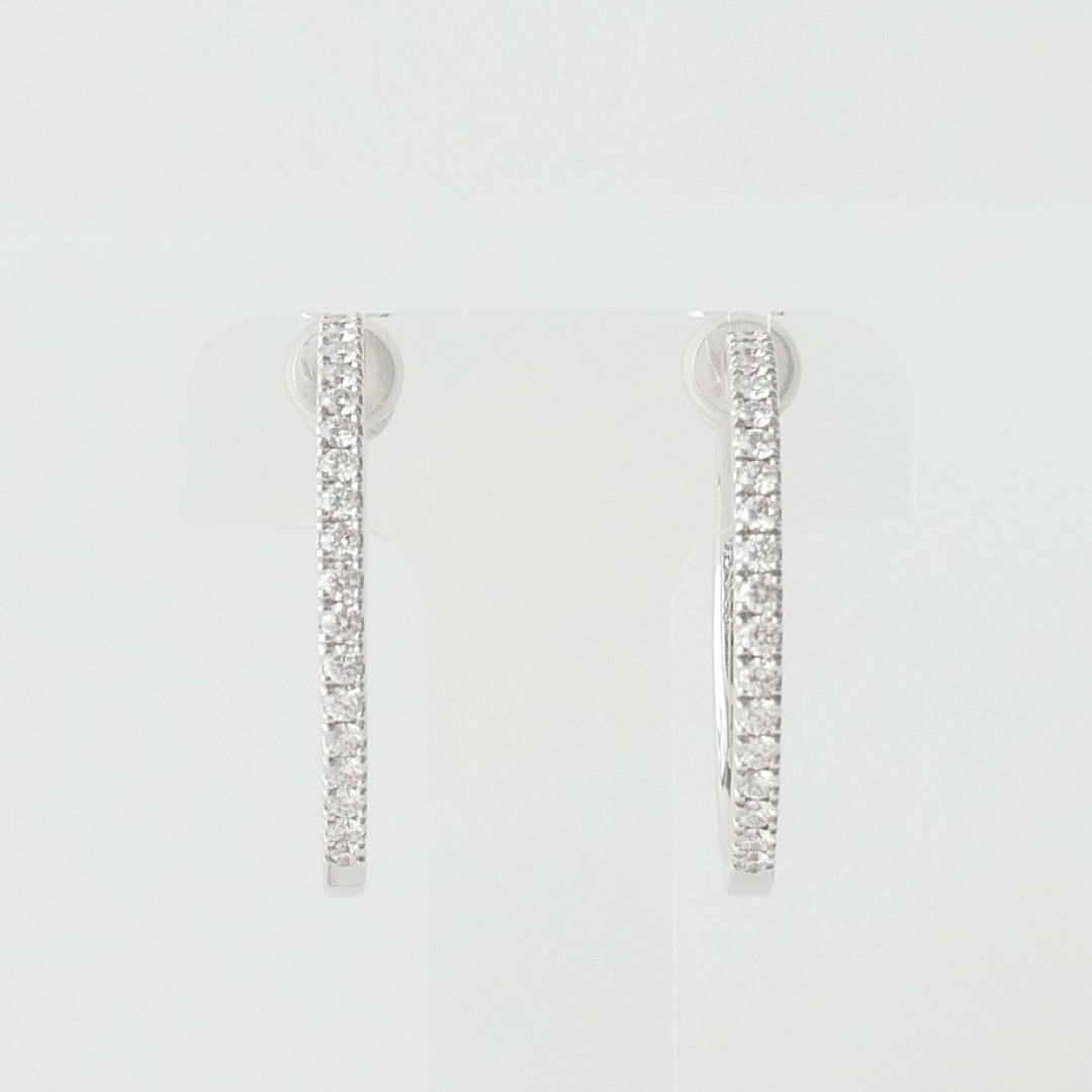 MIKIMOTO(ミキモト)の美品【ミキモト】K18WG　ダイヤモンド 0.72ct　フープ　イヤリング レディースのアクセサリー(イヤリング)の商品写真