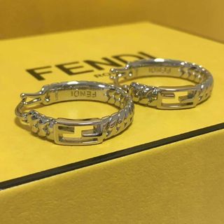 フェンディ(FENDI)の美品✨FENDI　ピアス　バゲット　スモール　FF　フープ　リンクチェーン(ピアス)