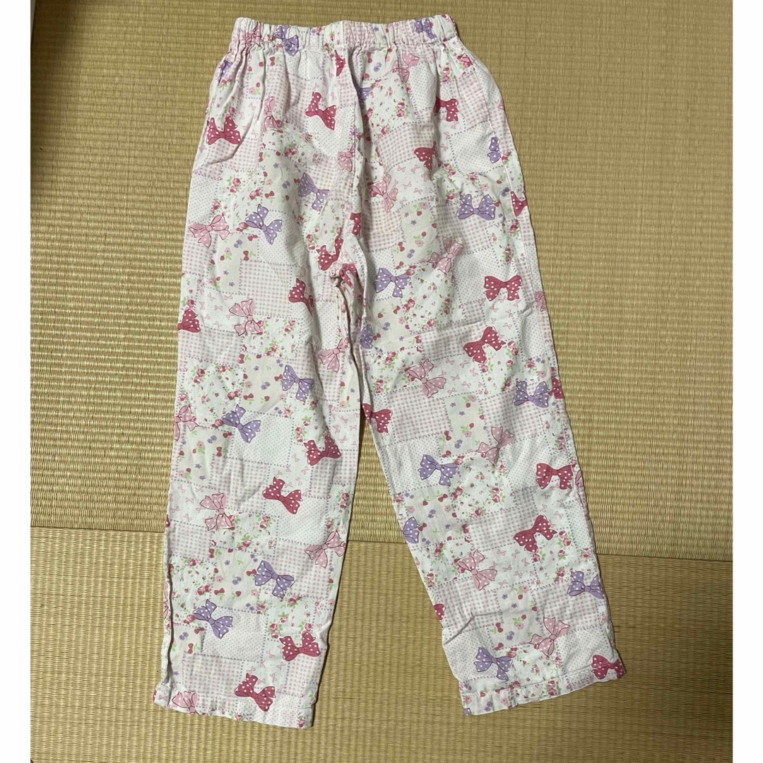 パジャマ　花&リボン柄　120 キッズ/ベビー/マタニティのキッズ服女の子用(90cm~)(パジャマ)の商品写真