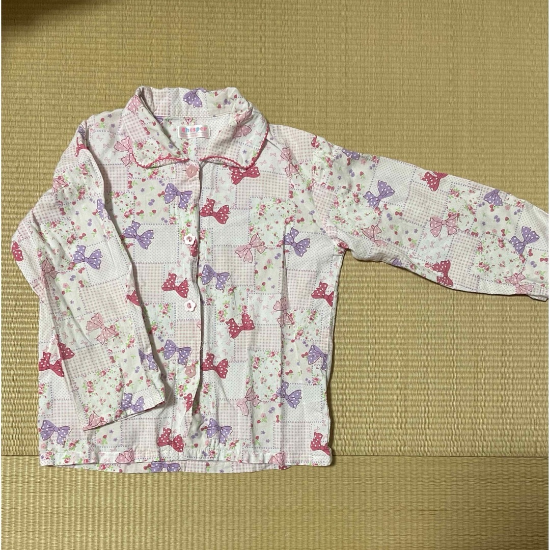 パジャマ　花&リボン柄　120 キッズ/ベビー/マタニティのキッズ服女の子用(90cm~)(パジャマ)の商品写真