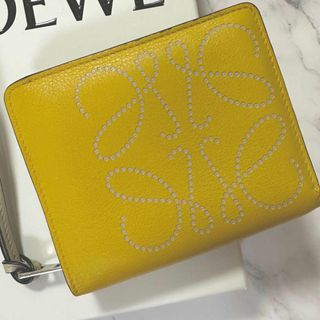 ロエベ(LOEWE)の美品✨ロエベ　二つ折り財布　アナグラム　コンパクトジップウォレット　イエロー(財布)