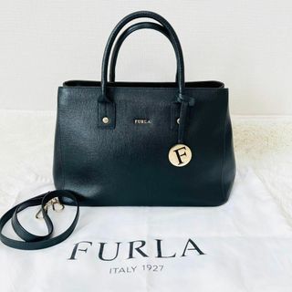 フルラ(Furla)の未使用級　フルラ　ショルダーバッグ　リンダ　2way 斜め掛け可　A4可　革　黒(ショルダーバッグ)