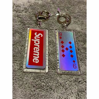 シュプリーム(Supreme)の 9♦️ SUPREME  ホログラフィック トランプ　キーホルダー(キーホルダー)