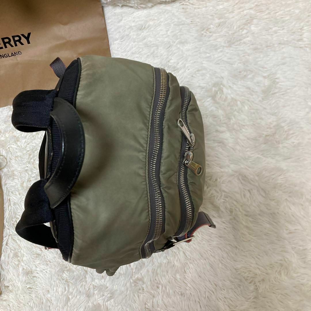 BURBERRY(バーバリー)の正規品　バーバリー　リュック　カーキ　大容量　正規品　付属品有り　ホースロゴ レディースのバッグ(リュック/バックパック)の商品写真