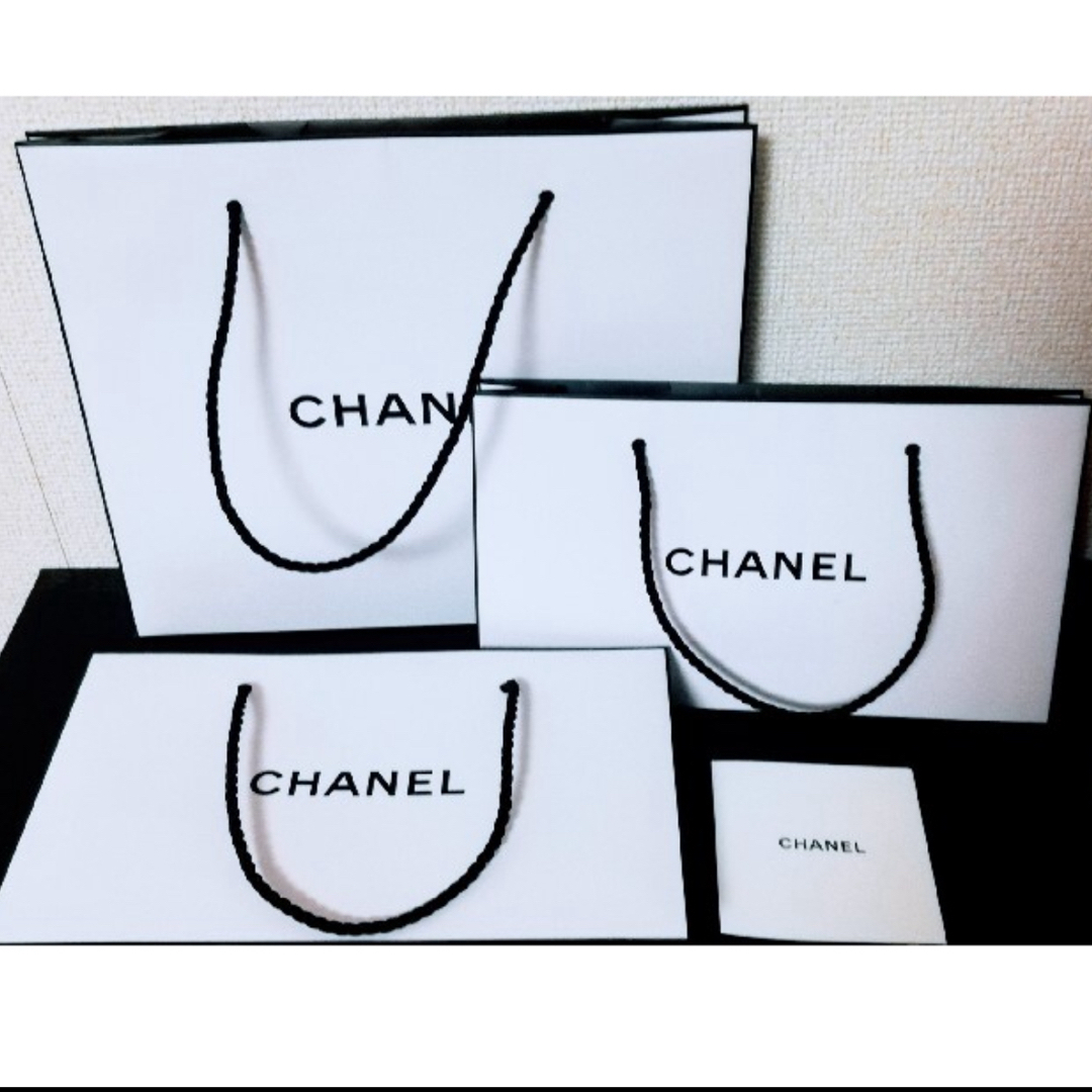 CHANEL - CHANEL 紙袋セット大 、中2枚 ショップ袋の通販 by み CHANEL - CHANEL 紙袋セット大 、中2枚 ショップ袋の通販 by み