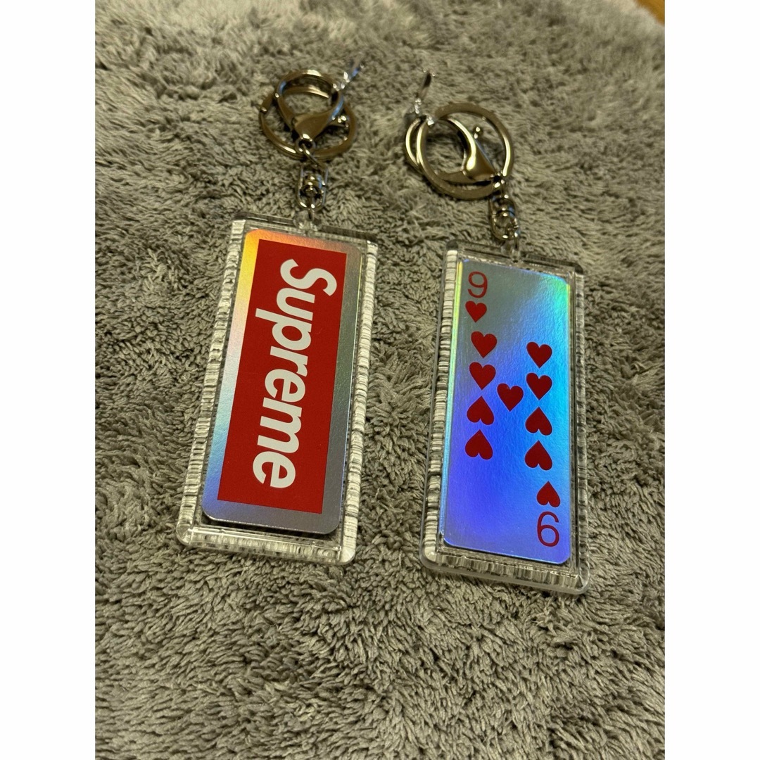 Supreme(シュプリーム)の9❤️ SUPREME  ホログラフィック トランプ　キーホルダー メンズのファッション小物(キーホルダー)の商品写真