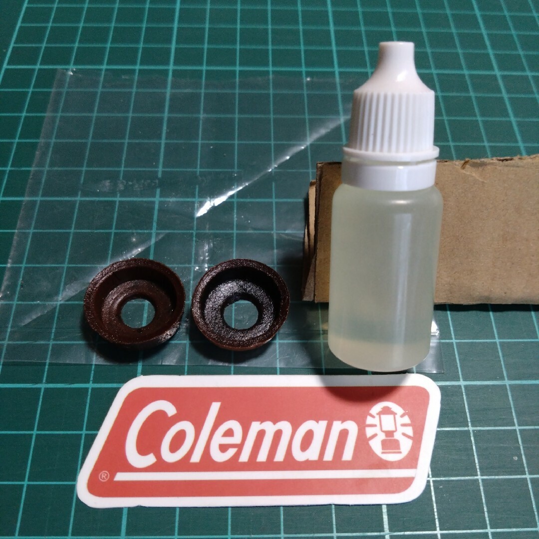 Coleman(コールマン)のポンプカップx2 オイル セット　代用品　10ml容器　コールマン スポーツ/アウトドアのアウトドア(その他)の商品写真