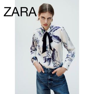 ザラ(ZARA)の【新品】ZARA ザラ リボン付きプリント柄シャツ Sサイズ(シャツ/ブラウス(長袖/七分))