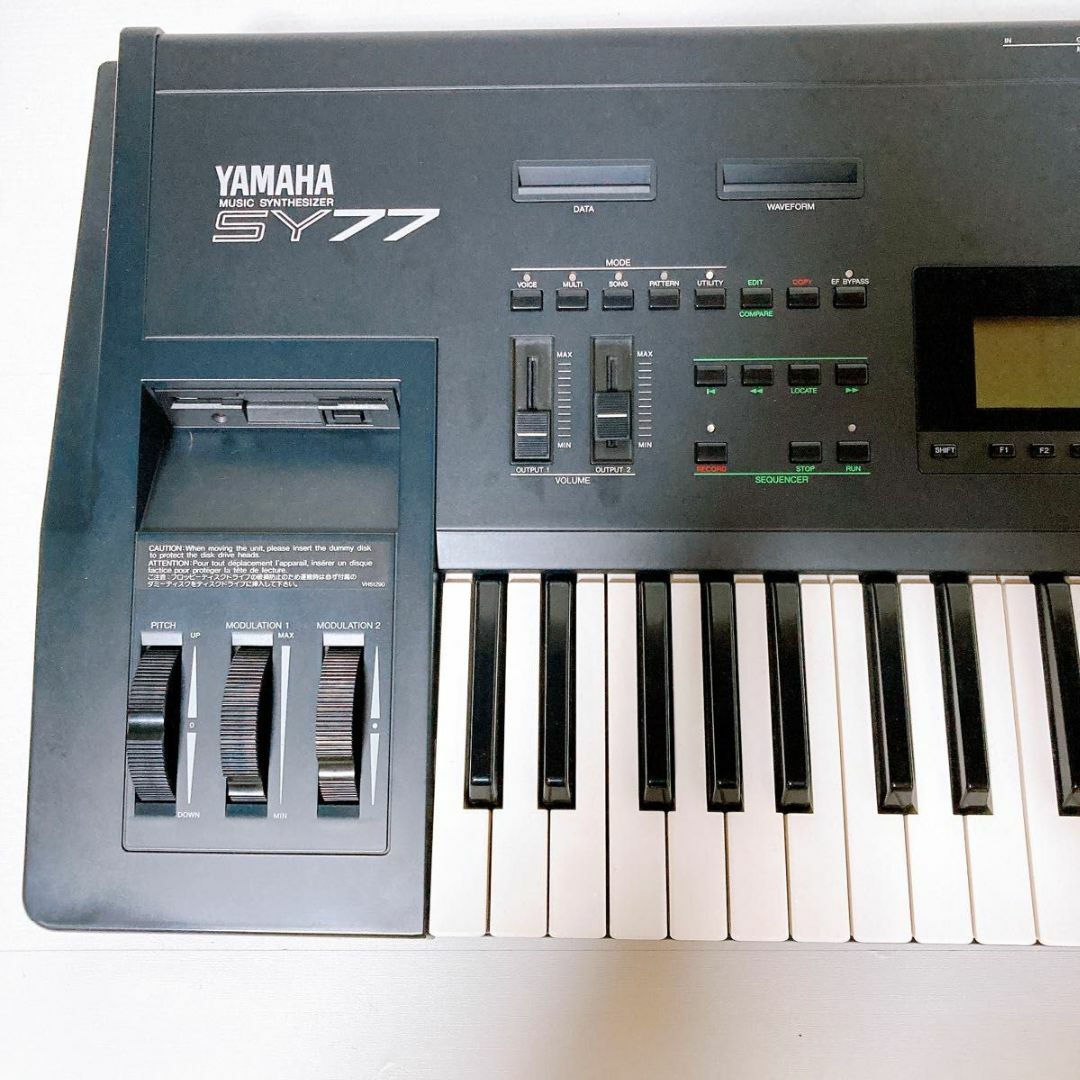 ヤマハ(ヤマハ)のヤマハ　YAMAHA シンセサイザー　SY77 ビンテージ　ハードケース付き 楽器の鍵盤楽器(キーボード/シンセサイザー)の商品写真