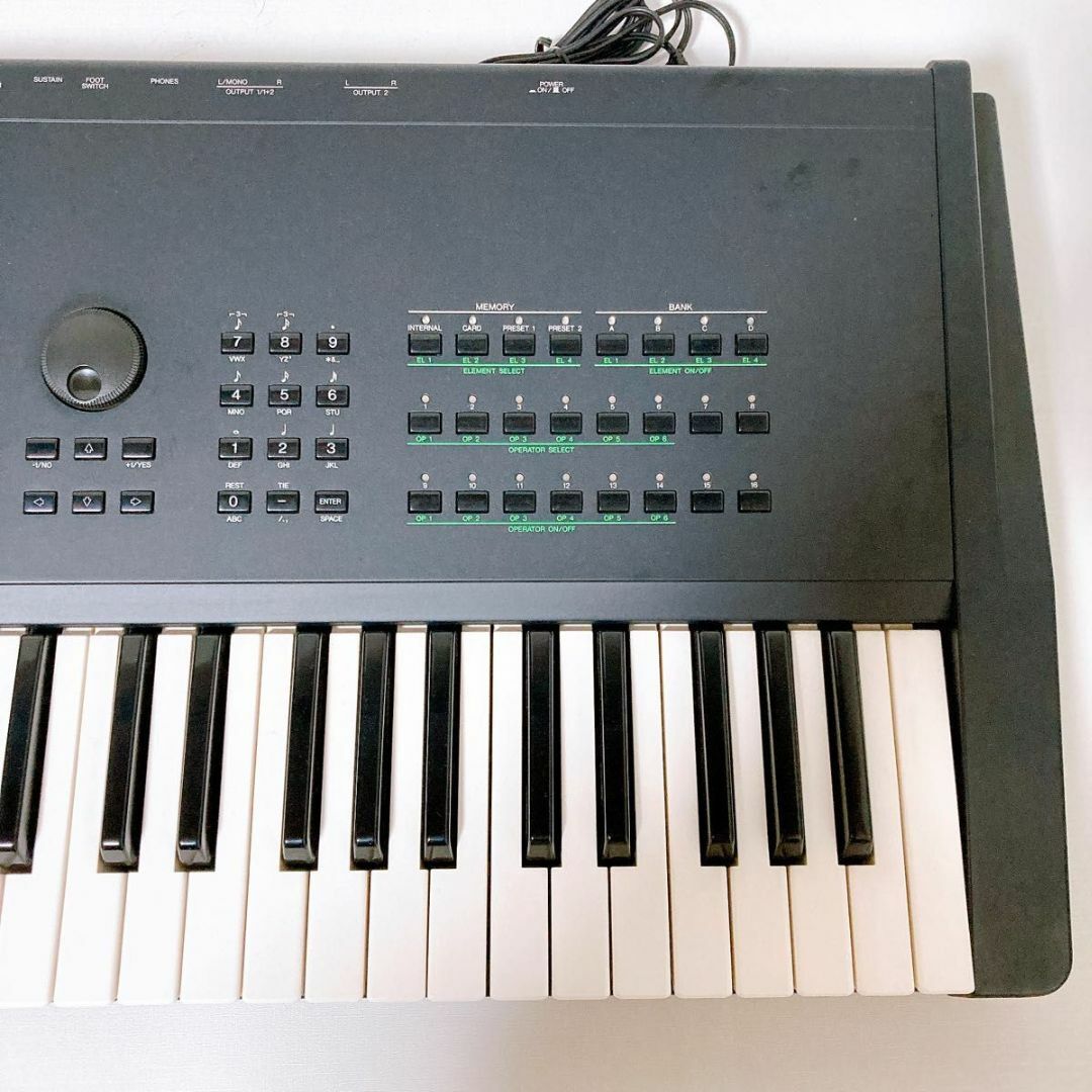 ヤマハ(ヤマハ)のヤマハ　YAMAHA シンセサイザー　SY77 ビンテージ　ハードケース付き 楽器の鍵盤楽器(キーボード/シンセサイザー)の商品写真