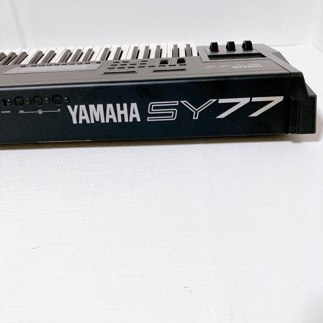ヤマハ(ヤマハ)のヤマハ　YAMAHA シンセサイザー　SY77 ビンテージ　ハードケース付き 楽器の鍵盤楽器(キーボード/シンセサイザー)の商品写真