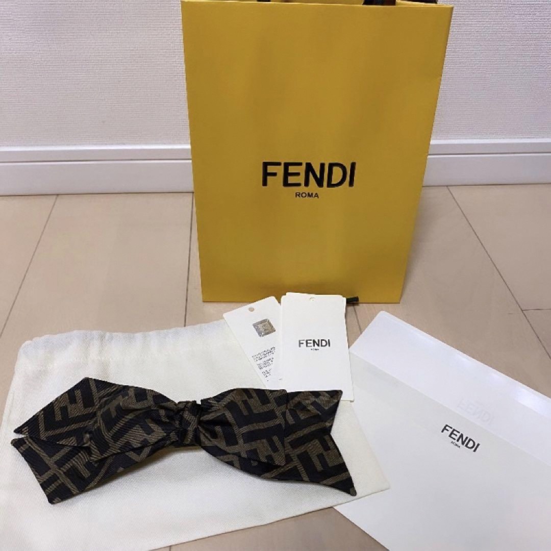 FENDI(フェンディ)のFENDI リボン バレッタ ヘアクリップ レディースのヘアアクセサリー(バレッタ/ヘアクリップ)の商品写真