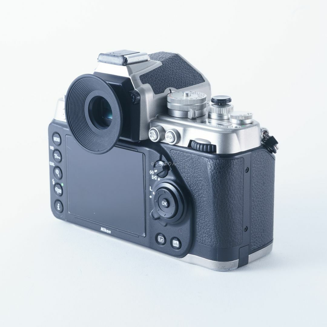 Nikon(ニコン)の実写確認済み！唯一のオールドレンズ対応デジタル一眼 Nikon Df シルバー スマホ/家電/カメラのカメラ(デジタル一眼)の商品写真