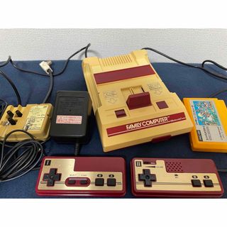 ファミリーコンピュータ(ファミリーコンピュータ)のファミコン　四角ボタン　付属品有り　スーパーマリオブラザーズ(家庭用ゲーム機本体)