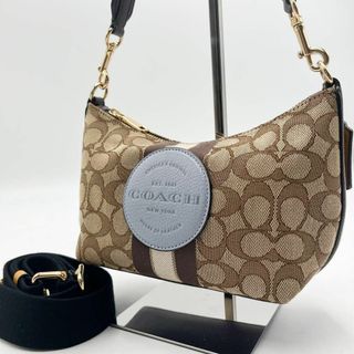 コーチ(COACH)の未使用に近い✨ コーチ　ショルダーバッグ デンプシー シグネチャー　ストライプ(ショルダーバッグ)