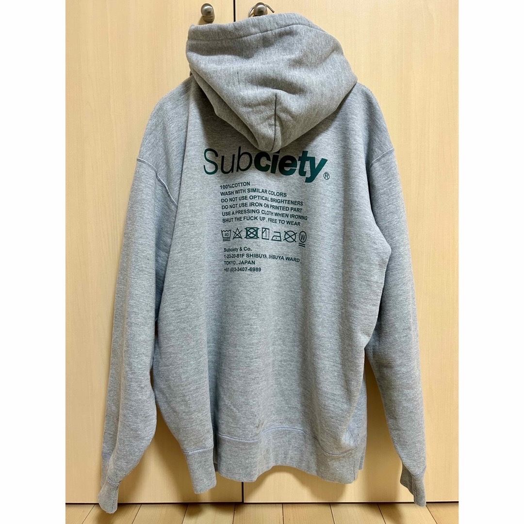 Subciety(サブサエティ)の【Subciety サブサエティ】ラベルパーカー グレー/グリーン メンズのトップス(パーカー)の商品写真