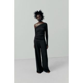 ザラ(ZARA)のZARA テクスチャー アシンメトリートップス(カットソー(長袖/七分))