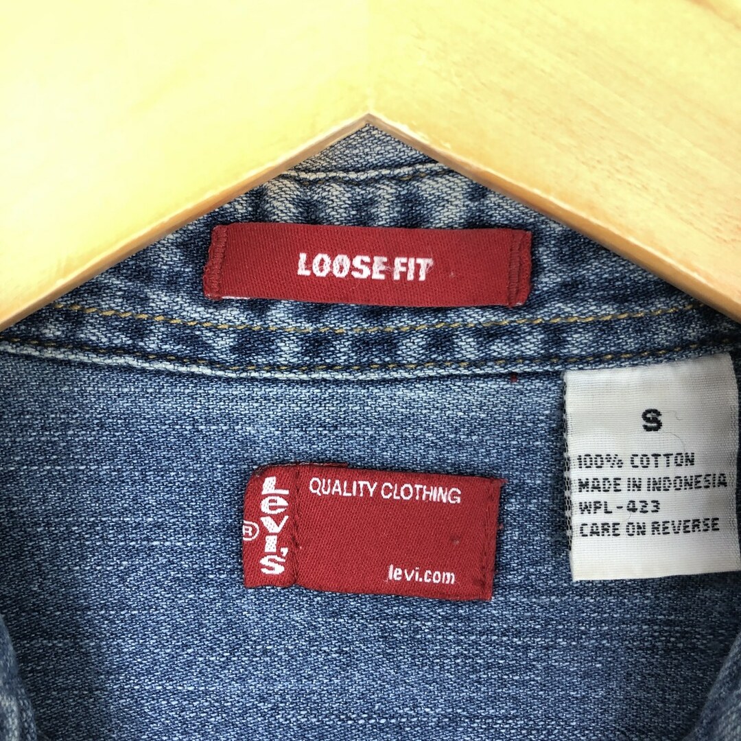 Levi's(リーバイス)の古着 リーバイス Levi's LOOSE FIT 長袖 デニムシャツ メンズS /eaa433859 メンズのトップス(シャツ)の商品写真