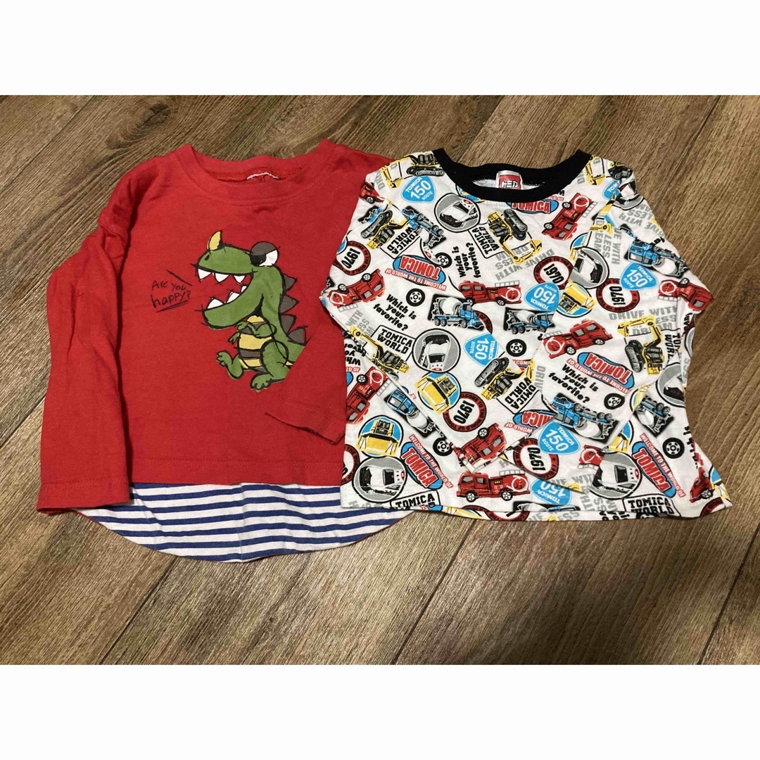 95サイズ　2枚セット　ロンT ロングTシャツ　トミカ　恐竜柄 キッズ/ベビー/マタニティのキッズ服男の子用(90cm~)(Tシャツ/カットソー)の商品写真