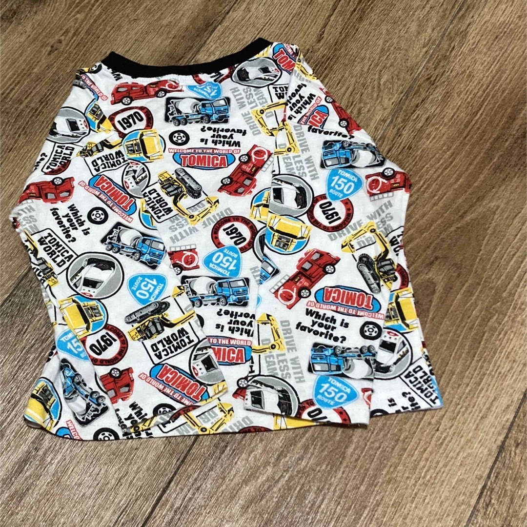 95サイズ　2枚セット　ロンT ロングTシャツ　トミカ　恐竜柄 キッズ/ベビー/マタニティのキッズ服男の子用(90cm~)(Tシャツ/カットソー)の商品写真