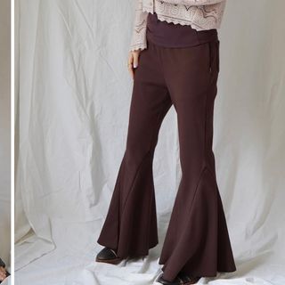 トゥデイフル(TODAYFUL)のSOLOV / FOLD FLARE RIB PANTS(カジュアルパンツ)