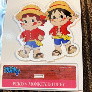 ワンピース(ONE PIECE)の不二家★ワンピース★milky★コラボ★アクリルスタンド★ペコちゃん✖️ルフィ(キャラクターグッズ)