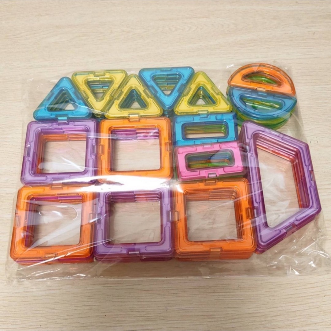 マグネットブロック　60個セット　ブロック　知育玩具　モンテッソーリ　おもちゃ　 キッズ/ベビー/マタニティのおもちゃ(知育玩具)の商品写真
