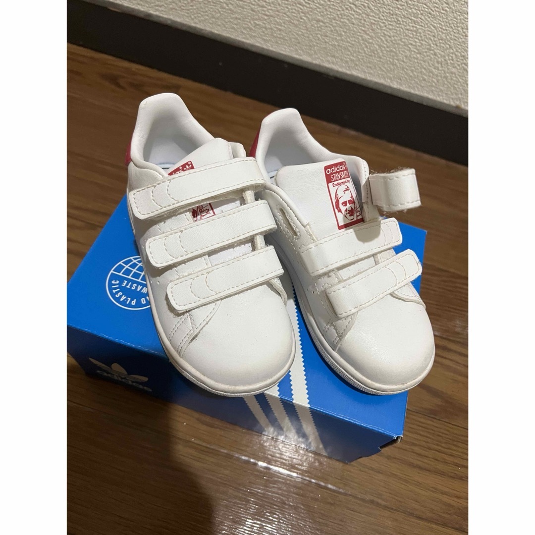 adidas(アディダス)のadidas スタンスミス　kidsピンクスニーカー15センチ キッズ/ベビー/マタニティのキッズ靴/シューズ(15cm~)(スニーカー)の商品写真