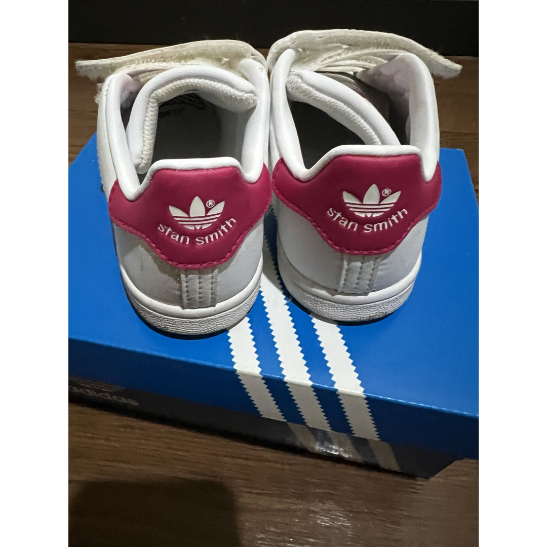 adidas(アディダス)のadidas スタンスミス　kidsピンクスニーカー15センチ キッズ/ベビー/マタニティのキッズ靴/シューズ(15cm~)(スニーカー)の商品写真