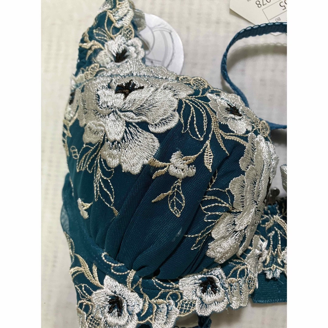 C65 ドゥペルル　花柄刺繍のブラジャーのみ　グリーン レディースの下着/アンダーウェア(ブラ)の商品写真