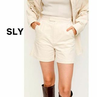 スライ(SLY)のSLY スライ　ショートパンツ　白　ホワイト　コーデュロイ　フレア　レディース(ショートパンツ)