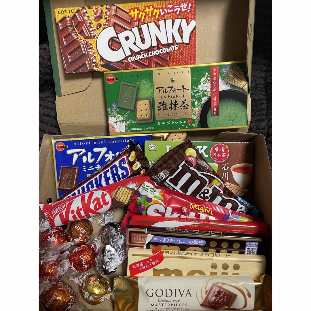 chocolate(チョコレート)のチョコレート　大量 食品/飲料/酒の食品(菓子/デザート)の商品写真
