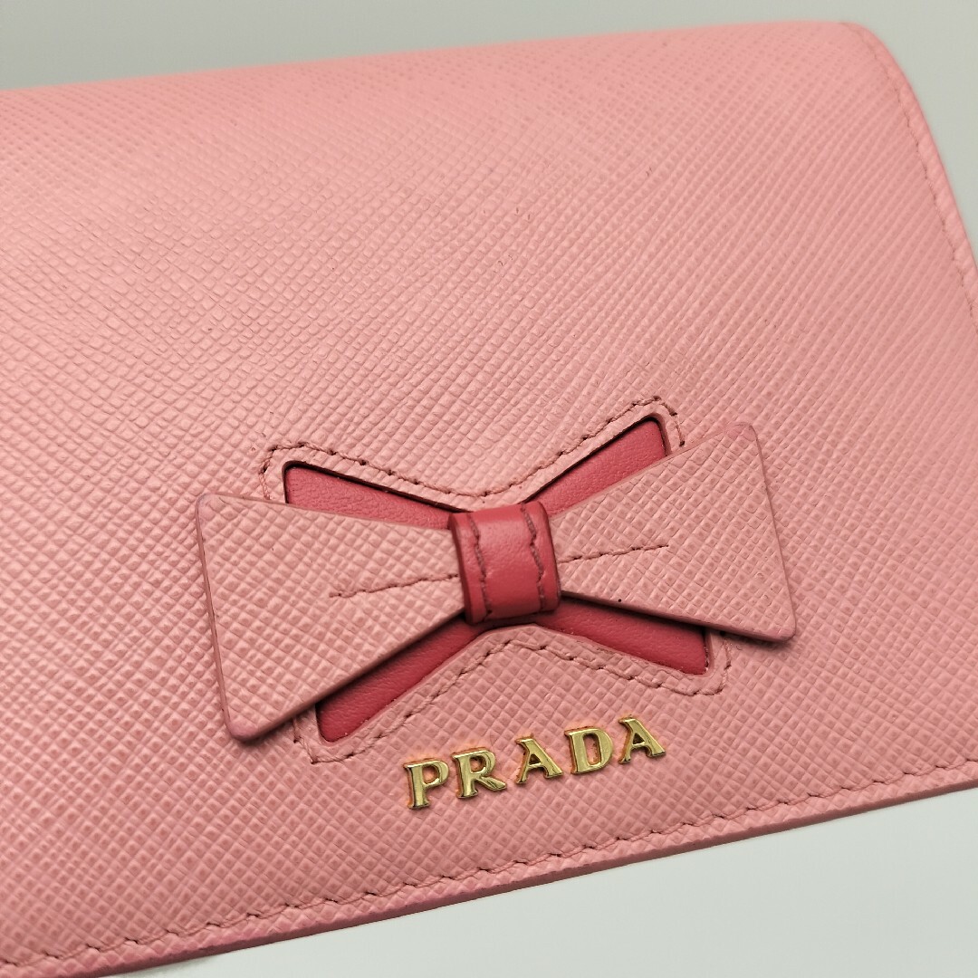 PRADA(プラダ)の極美品✨プラダ　折り財布　2つ折り　レザー　ピンク　リボン レディースのファッション小物(財布)の商品写真