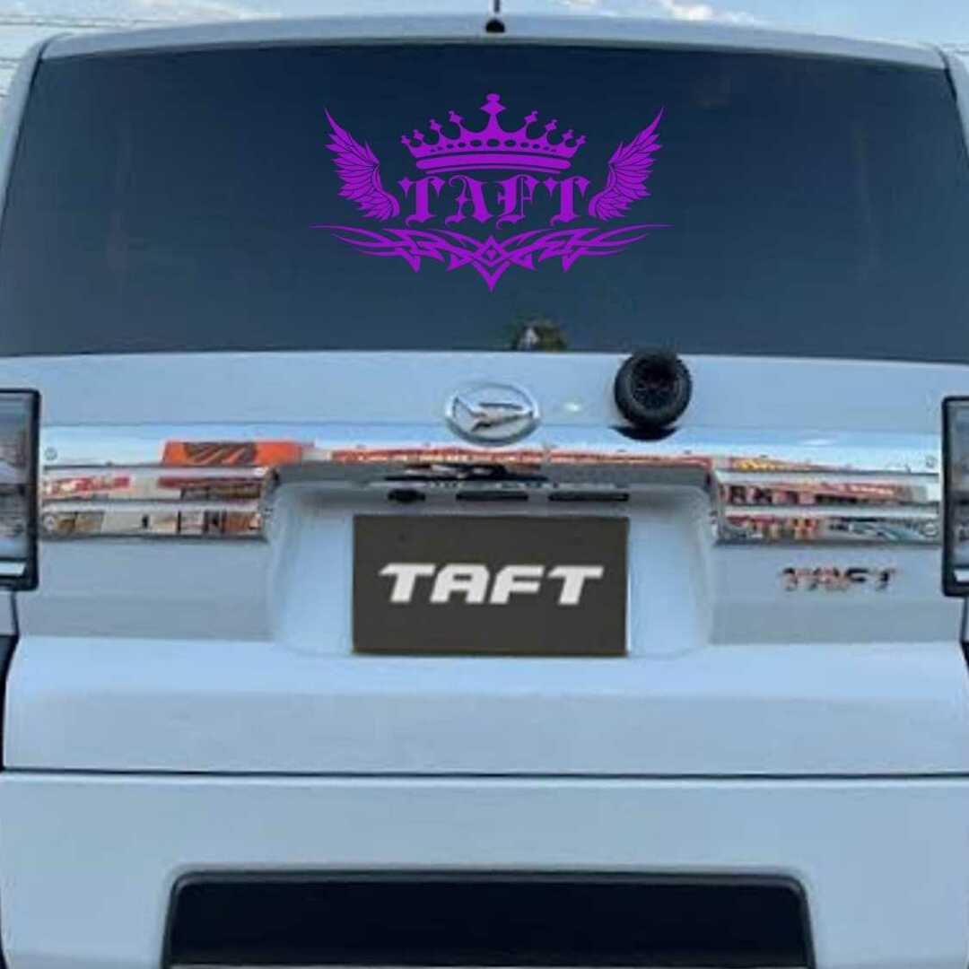 [Lサイズ白]DAIHATSU系　TAFT タフト トライバル王冠ステッカー 自動車/バイクの自動車(車外アクセサリ)の商品写真