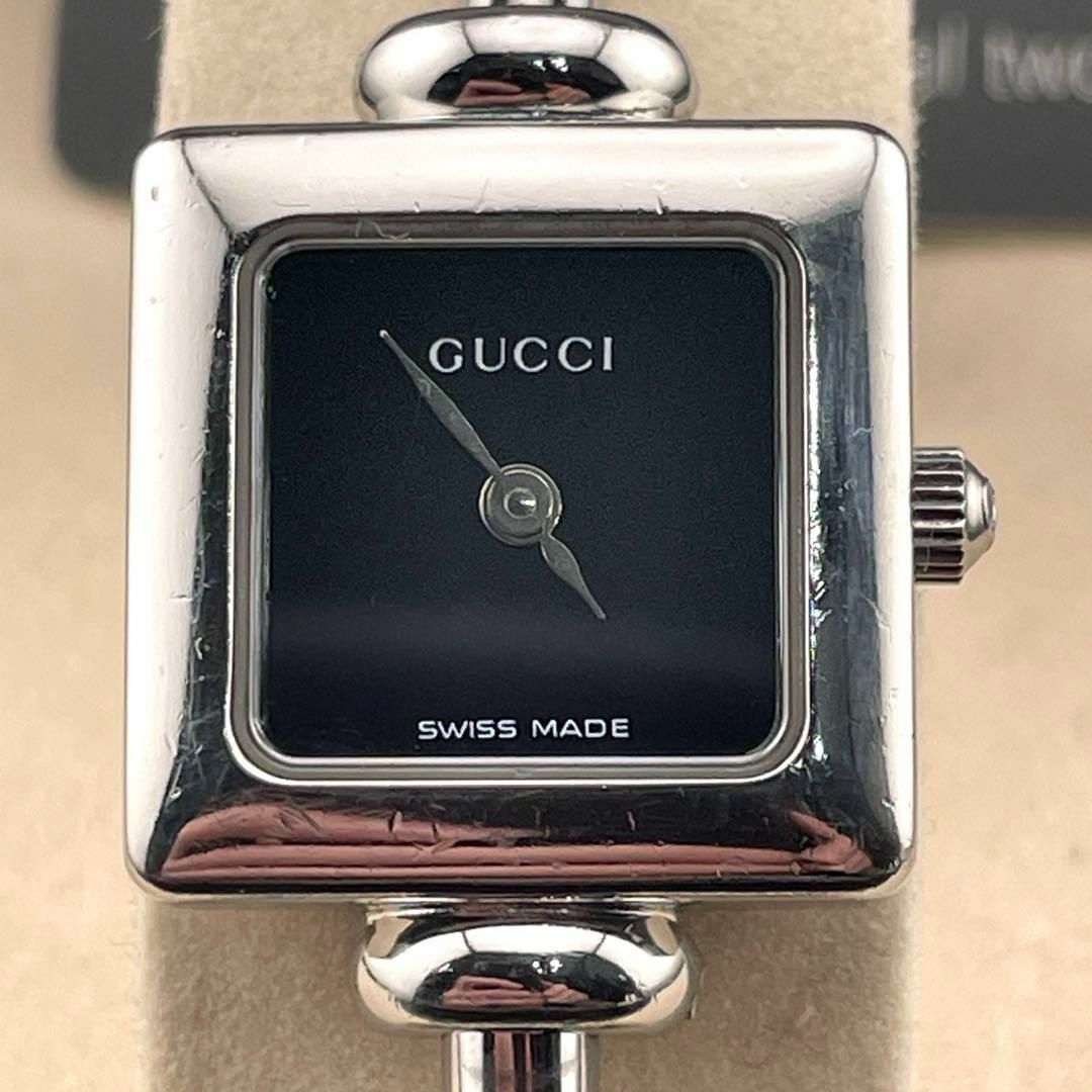Gucci(グッチ)のc555【グッチ】スクエア バングル アーマーブレス タイムレス ウォッチ 時計 レディースのファッション小物(腕時計)の商品写真